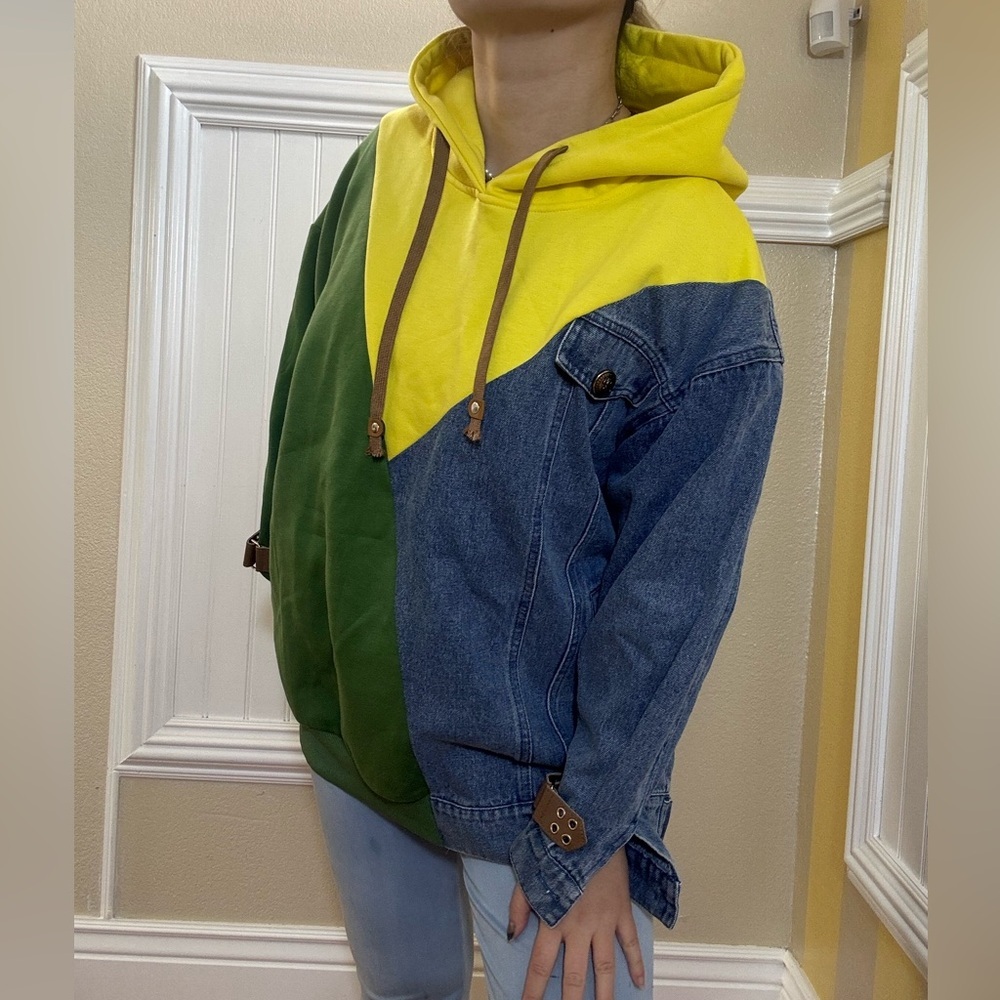 New Colorblock Hoodie with Denim and Buckle Details - Picture 6 of 13